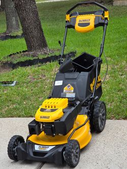 DEWALT 21 in. 196cc E-GOV Engine 3-in-1 Gas RWD Self-Propelled Lawn Mower with High Rear Wheels