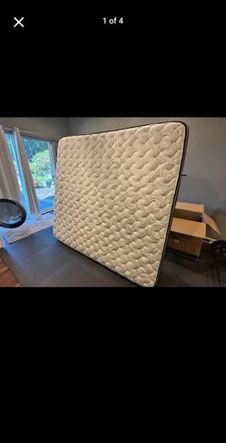 like New King Size Serta luxury mattress