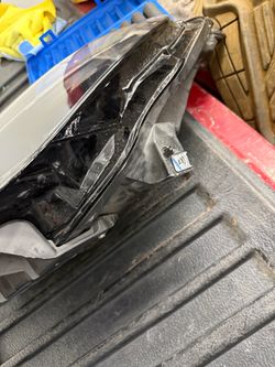 Tesla Model Y Headlight 2024, Tesla Model Y Headlamp, OEM Original Part, driver side, Tesla Model Y Headlight, original, has a broken tab