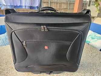 Swissgear Garment Bag wheeled Suitcase