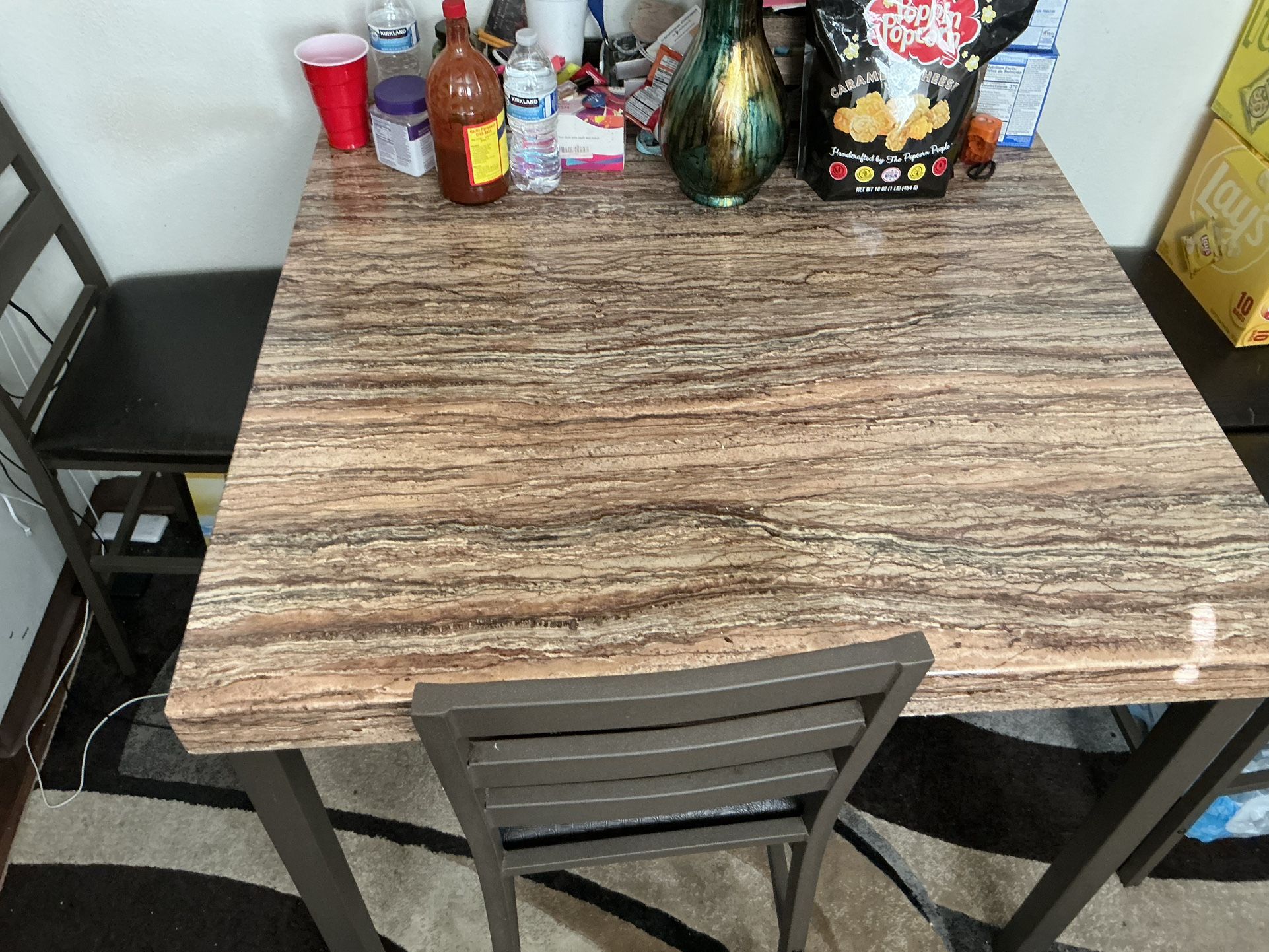 Kitchen Table And 4 Chairs (Good Condition)