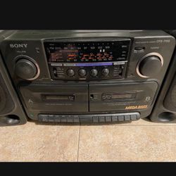Radio Cassette-corder CFS-715S - Mega Bass Sony.