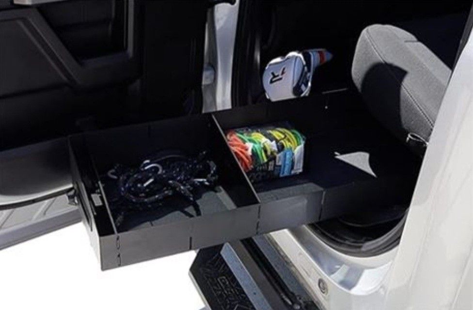 DEE ZEE DZ700 UNDER SEAT STORAGE
