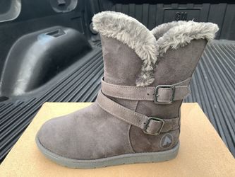 New Women's Boots Size 7.5