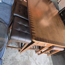 Hightop table with 4 stools