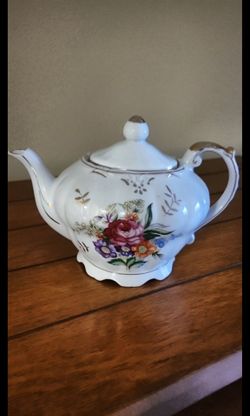 Vintage musical teapot plays 'tea for two"multicolor florals gold trim