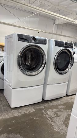 Electrolux Frontload gas dryer and washer