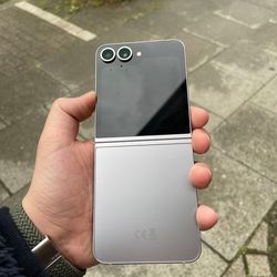 Samsung Galaxy Z Flip5  5G  Unlocked, FREE Smartwach/ Headphones. Pay $1 Today Rest in payments. NO CREDIT NEEDED FINANCING