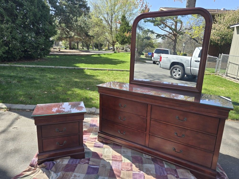 Gorgeous Dresser, Nightstand And Mirror