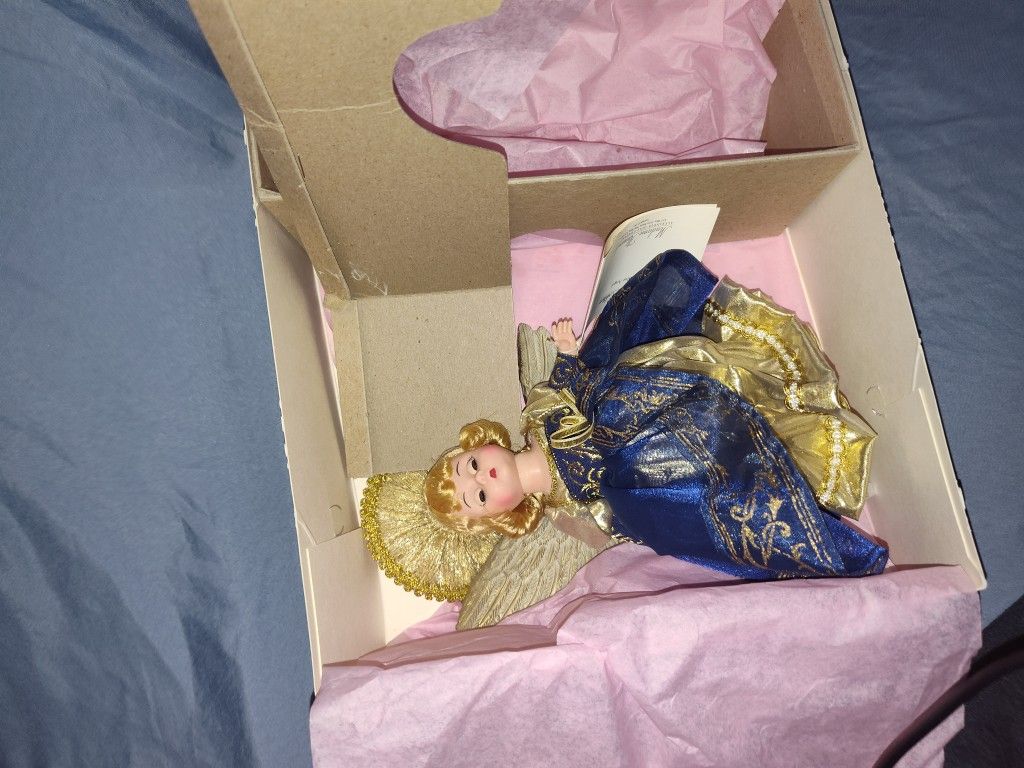 #732/2000 1997 Madame Alexander- Blue Angel #19972, Free Standing Collector doll