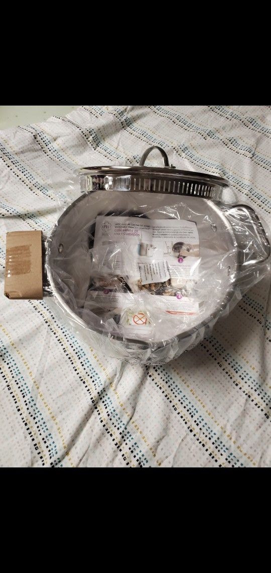 Princess Haoses   7.  5Qt  Pot  With Estrinig Cap