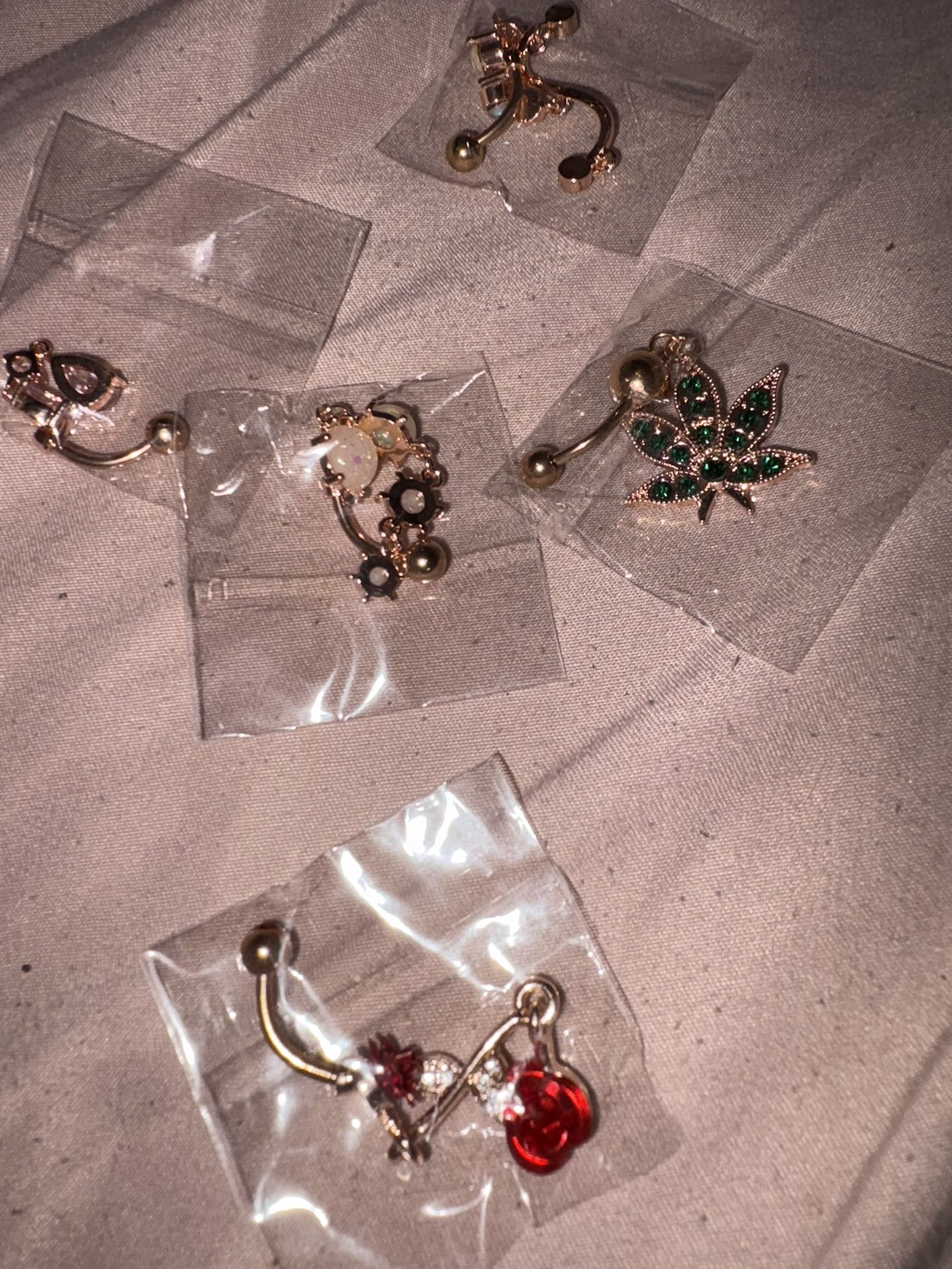 * BELLY BUTTON RINGS *