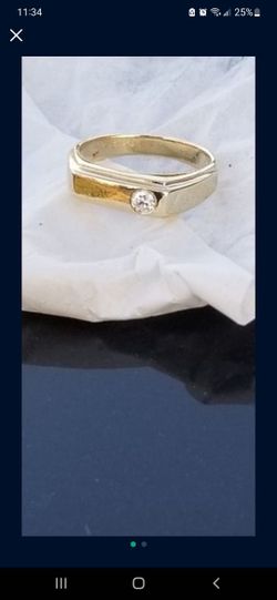 Men's Golden Ring W/ Natural Diamond