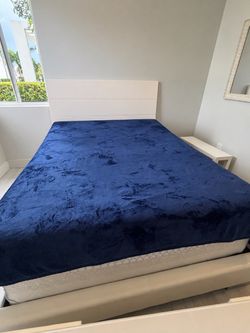 White Bed Frame with Headboard (Mattress included)