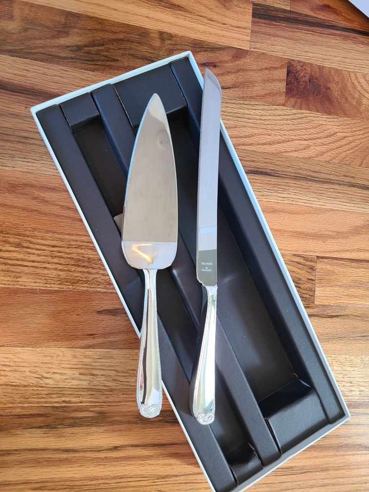 FREE - Vera Wang Infinity Cake Knife & Server

