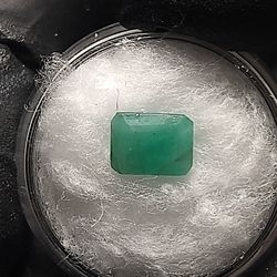 1.39 carat natural emerald gemstone