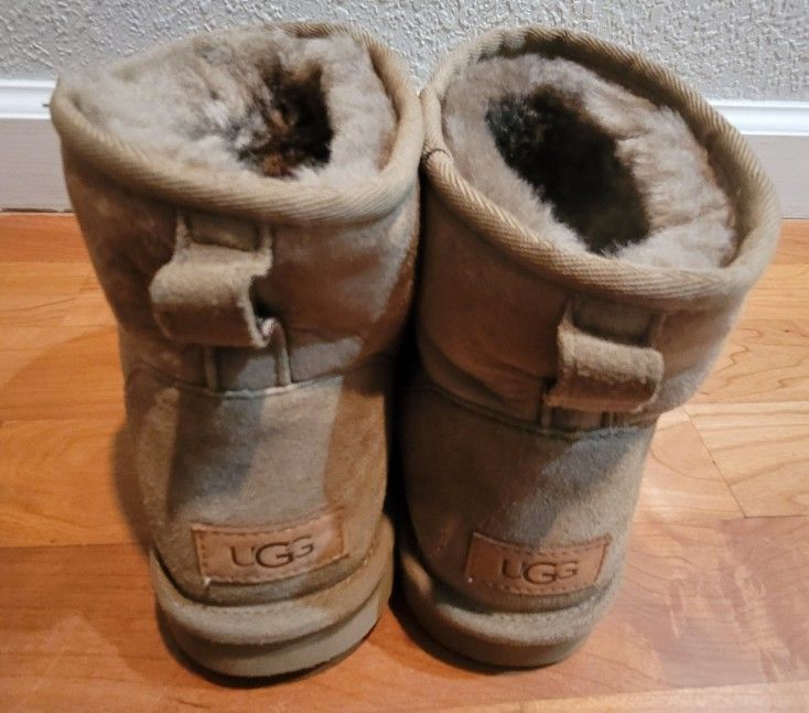 UGG Australia Classic Mini II Suede Sheepskin Boots -Chestnut Sz. 10 