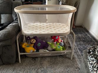 Baby Bassinet (Maxi Cosi) with storage