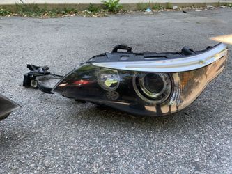 2 BMW 545i Lights