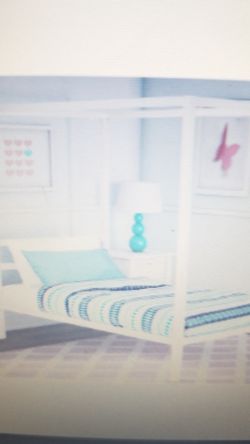 Dhp twin canapes bed white (new in box)