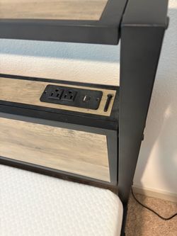 Cama queen sin matress con usb