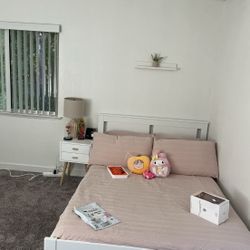 Bed frame + mattress