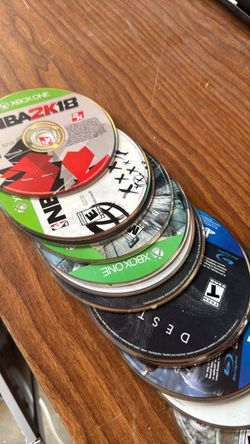 19 vídeo games (8 for Xbox One + 11 for PS4)