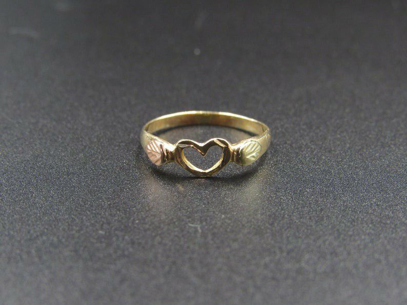Size 4.5 10K Gold Dainty Leaf Accent Heart Band Ring Vintage Estate Wedding Engagement Anniversary Gift Idea Beautiful Elegant Unique Cute