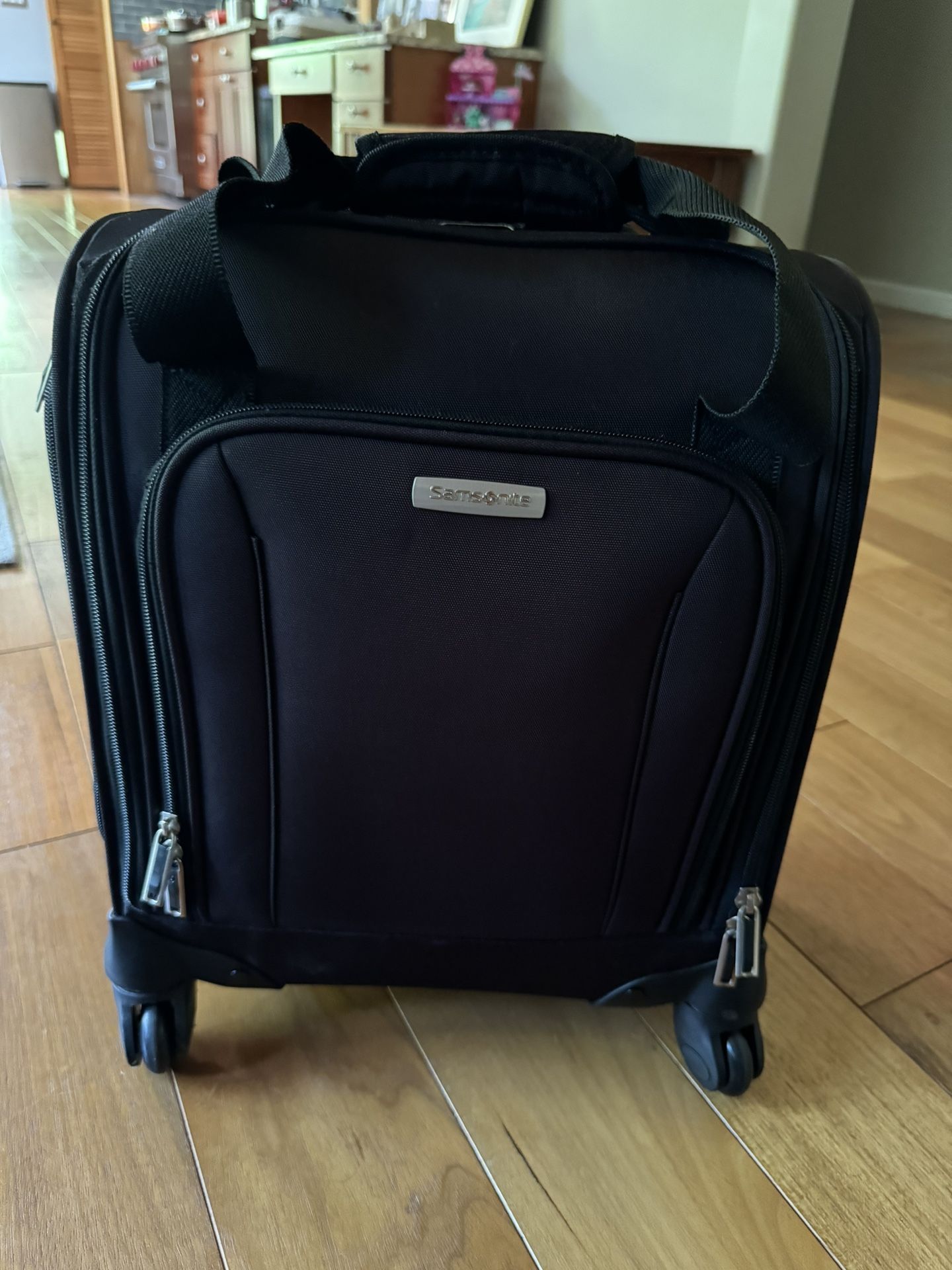 Samsonite Carry-On Suitcase w/Wheels