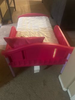 Toddler’s mini mouse bed