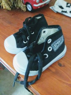 Baby shoes $2