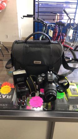 1003 Nikon D5300 24.2MP DSLR W/ 18-55MM Lens W/Flash, 1 Battery & Charger in Carry Case 592952
