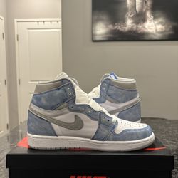 Jordan 1 Hyper Royals Smoke Grey 