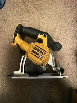 DCS393 dewalt circular saw