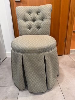Vanity chair green, rolling