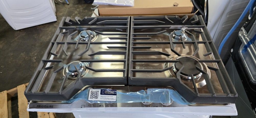 NEW FRIGIDAIRE 30 IN GAS COOKTOP STAINLESS STEEL