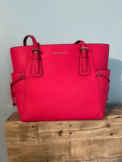 Michael kors large voyager tote