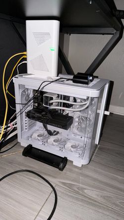 Skytech Gaming - KING95 Gaming Desktop PC - AMD Ryzen 7 9700X (2024) - 32GB Memory - NVIDIA RTX Geforce 5070 - 2TB NVMe Storage - White