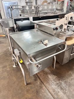 Cleveland 30 gallon tilt skillet