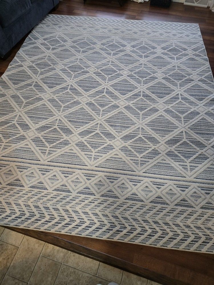 7x10 Rectangular Cream/Blue Carpet