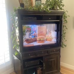 Entertainment cabinet