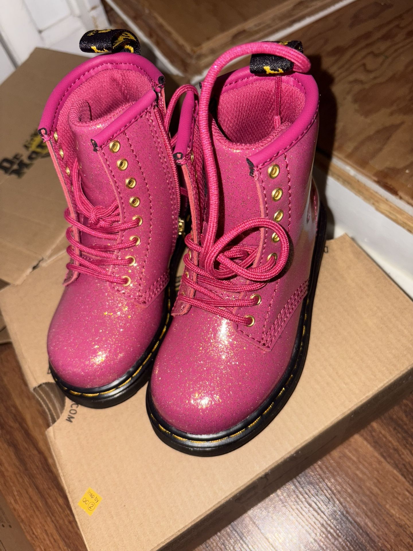 Boots Dr Martens Pink Size 8 Toddler