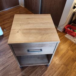 Pair Of Light Colored Wood Nightstands/End Tables/Side Tables 