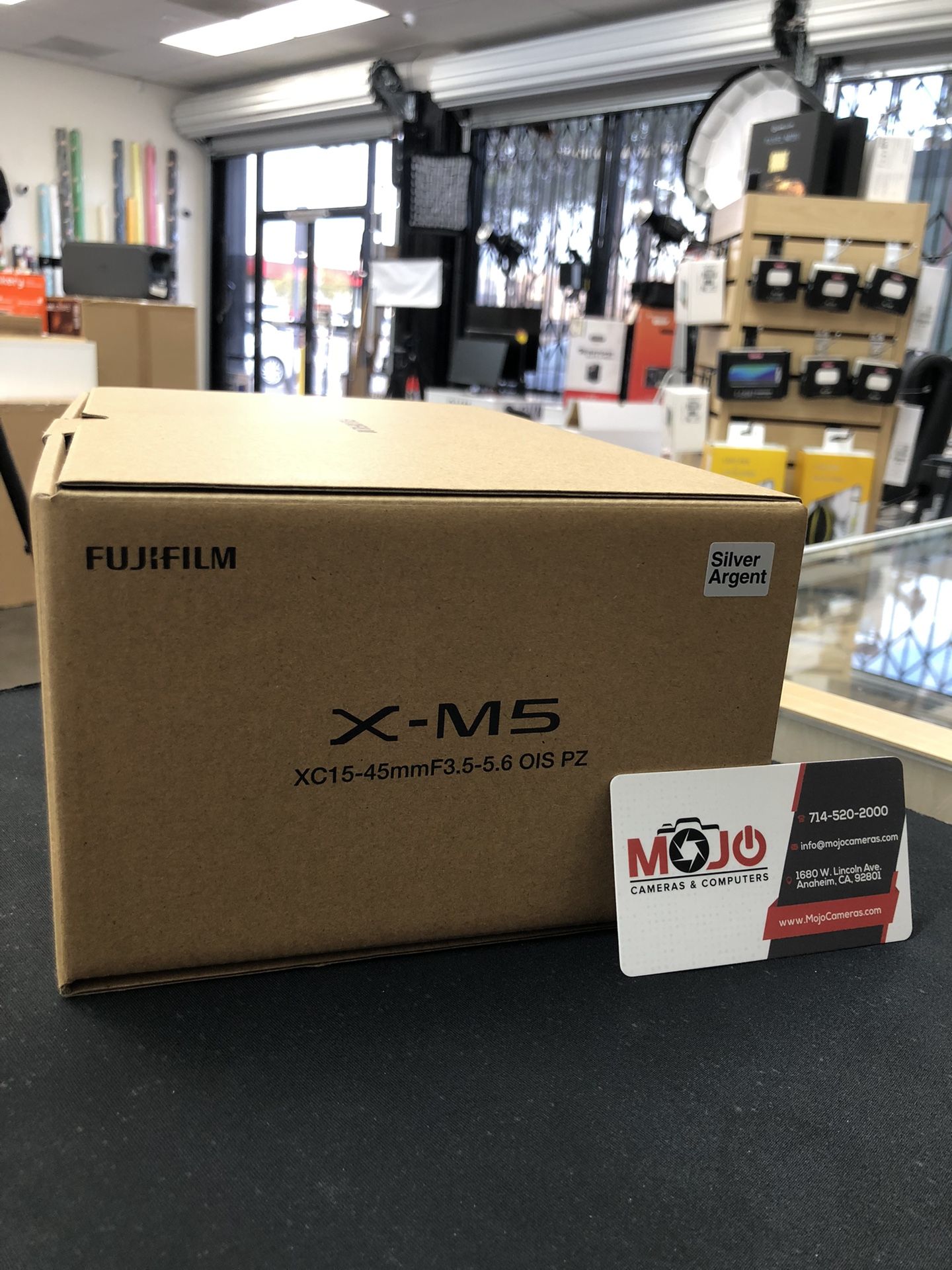 FUJIFILM X-M5