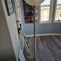 6' Sturdy Stand Up Light 