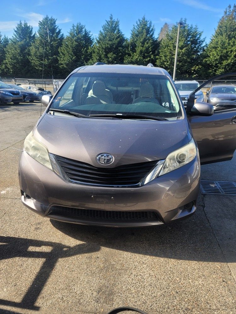 2012 Toyota Sienna