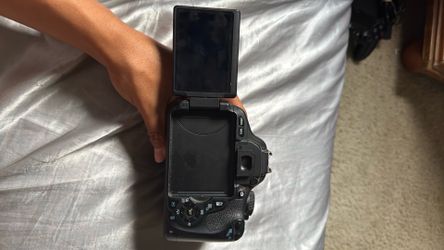Canon EOS Rebel T3i Body