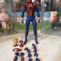 Mafex Ben Riley spiderman