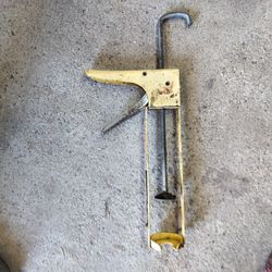 Caulking Gun 