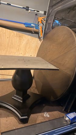 Circle table w/extender